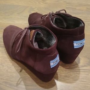 toms walking shoes